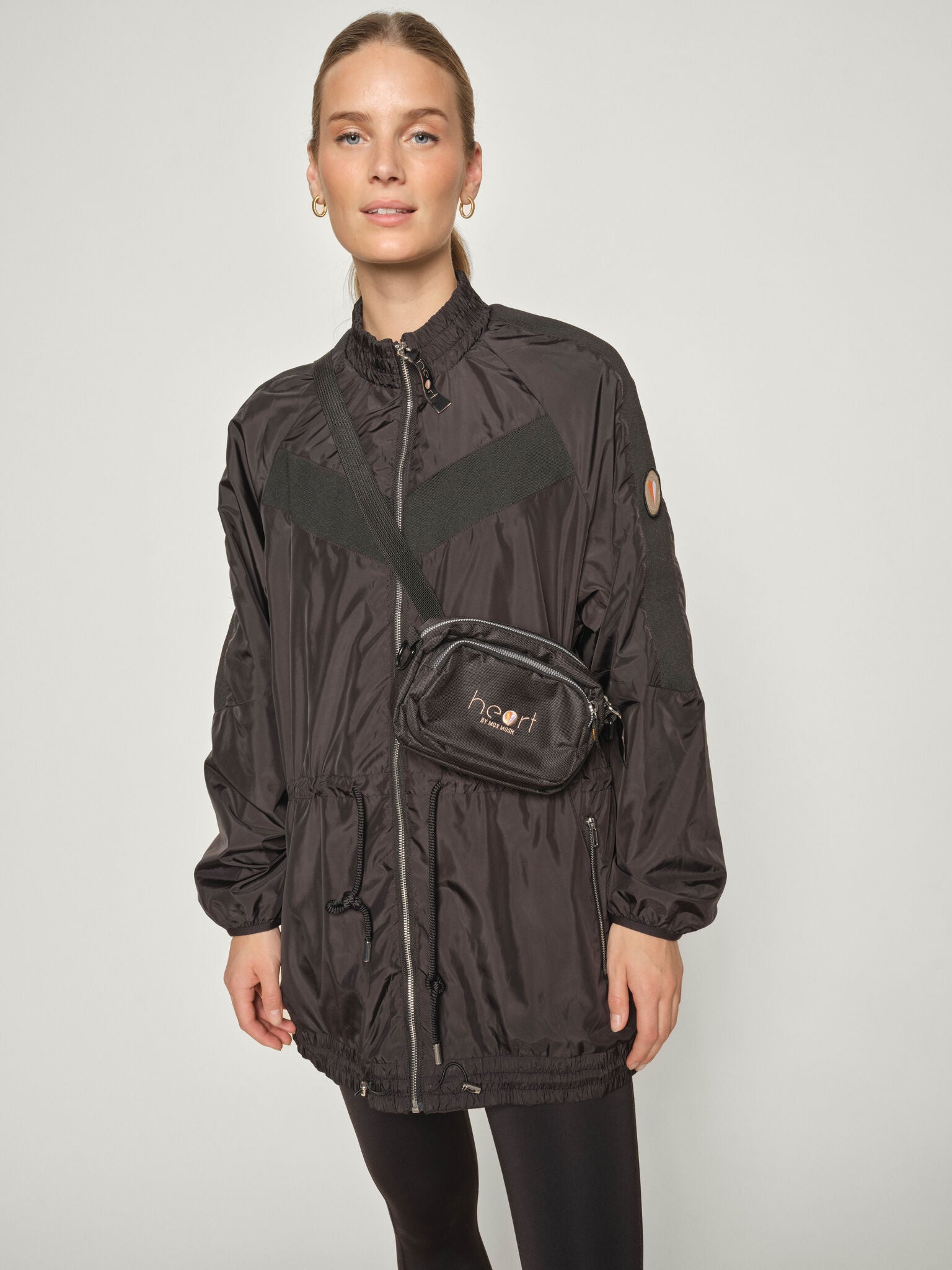 Modelshot / Black / Detail